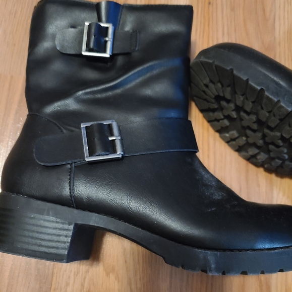 🦩 3/$30 Arizona Jean Company Black Boots - size 7 - Picture 2 of 5